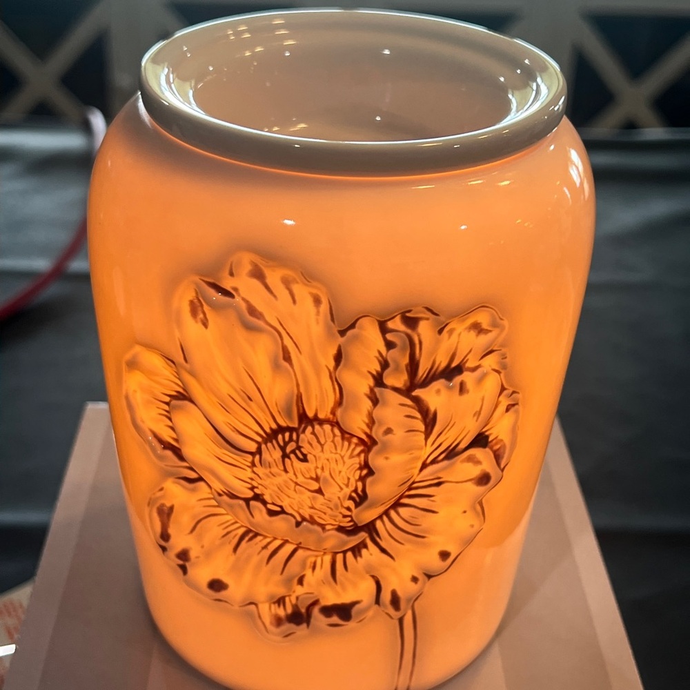 Scentsy Perfect Poppy Floral Design